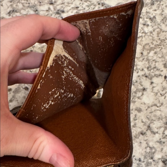 Louis Vuitton wallet - Picture 11 of 13